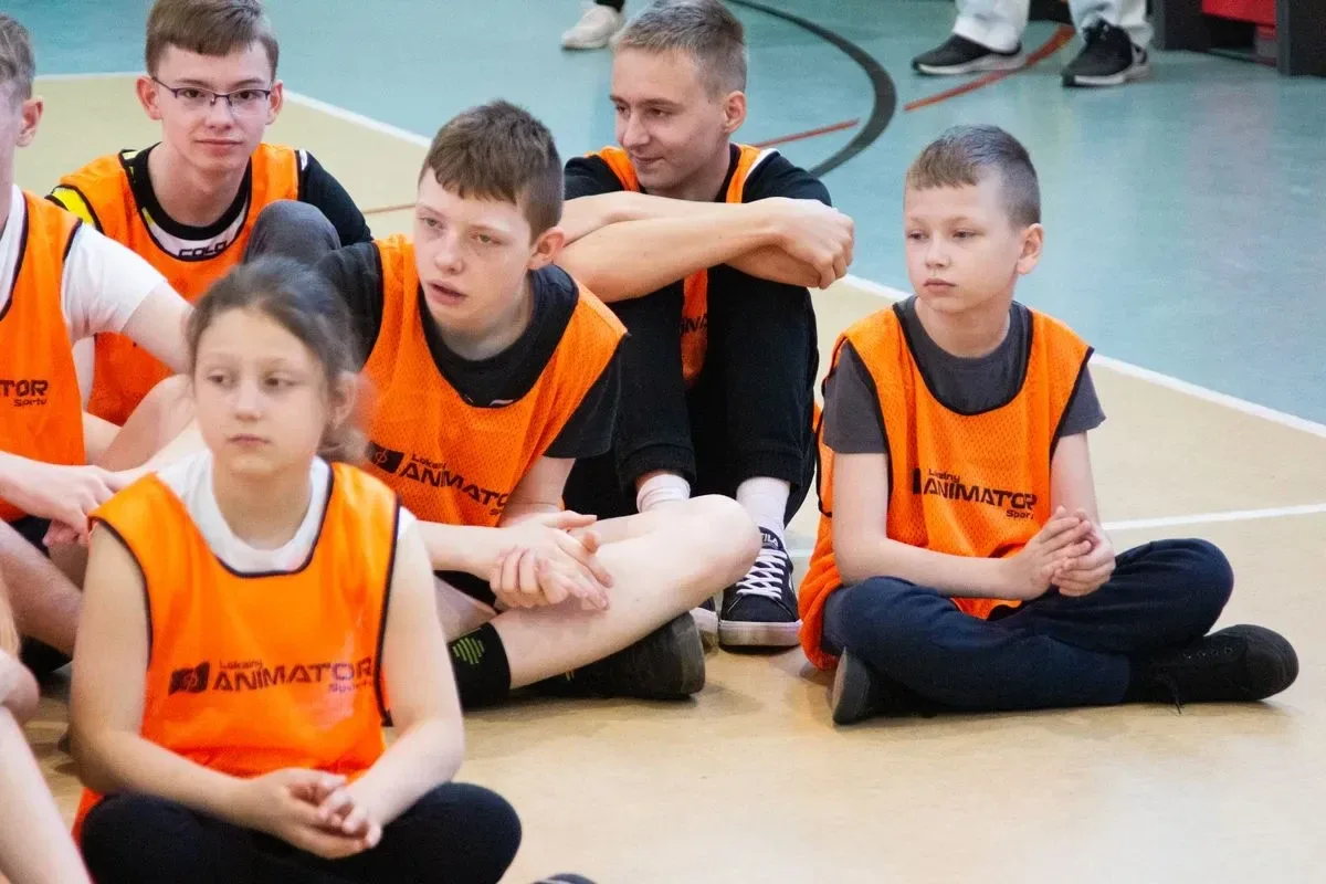 Olimpijscy mistrzowie wśród dzieci. Spotkanie z gwiazdami sportu w Bogutach-Piankach! (zdjęcia)