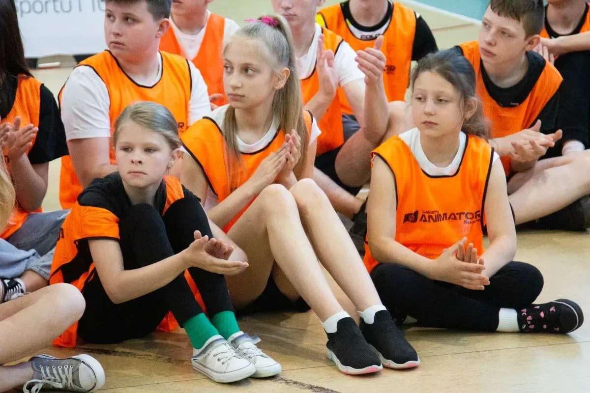 Olimpijscy mistrzowie wśród dzieci. Spotkanie z gwiazdami sportu w Bogutach-Piankach! (zdjęcia)
