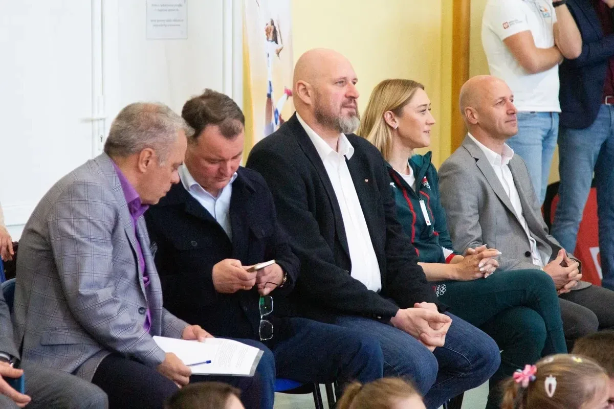 Olimpijscy mistrzowie wśród dzieci. Spotkanie z gwiazdami sportu w Bogutach-Piankach! (zdjęcia)
