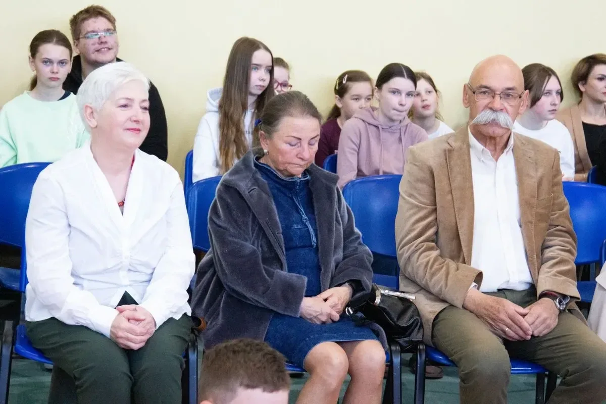 Olimpijscy mistrzowie wśród dzieci. Spotkanie z gwiazdami sportu w Bogutach-Piankach! (zdjęcia)