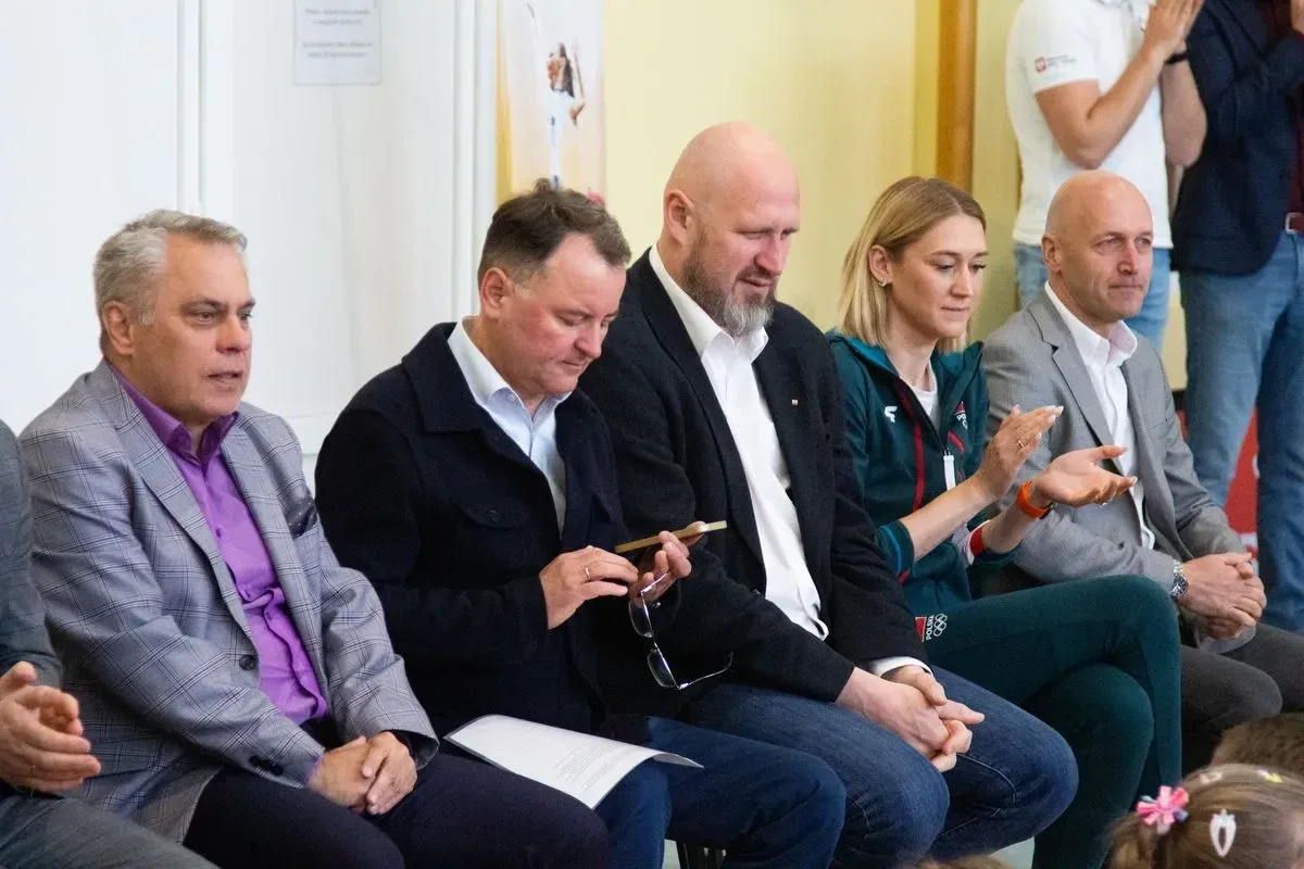 Olimpijscy mistrzowie wśród dzieci. Spotkanie z gwiazdami sportu w Bogutach-Piankach! (zdjęcia)