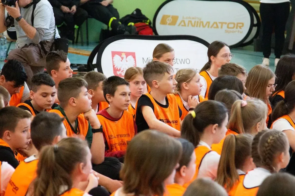 Olimpijscy mistrzowie wśród dzieci. Spotkanie z gwiazdami sportu w Bogutach-Piankach! (zdjęcia)