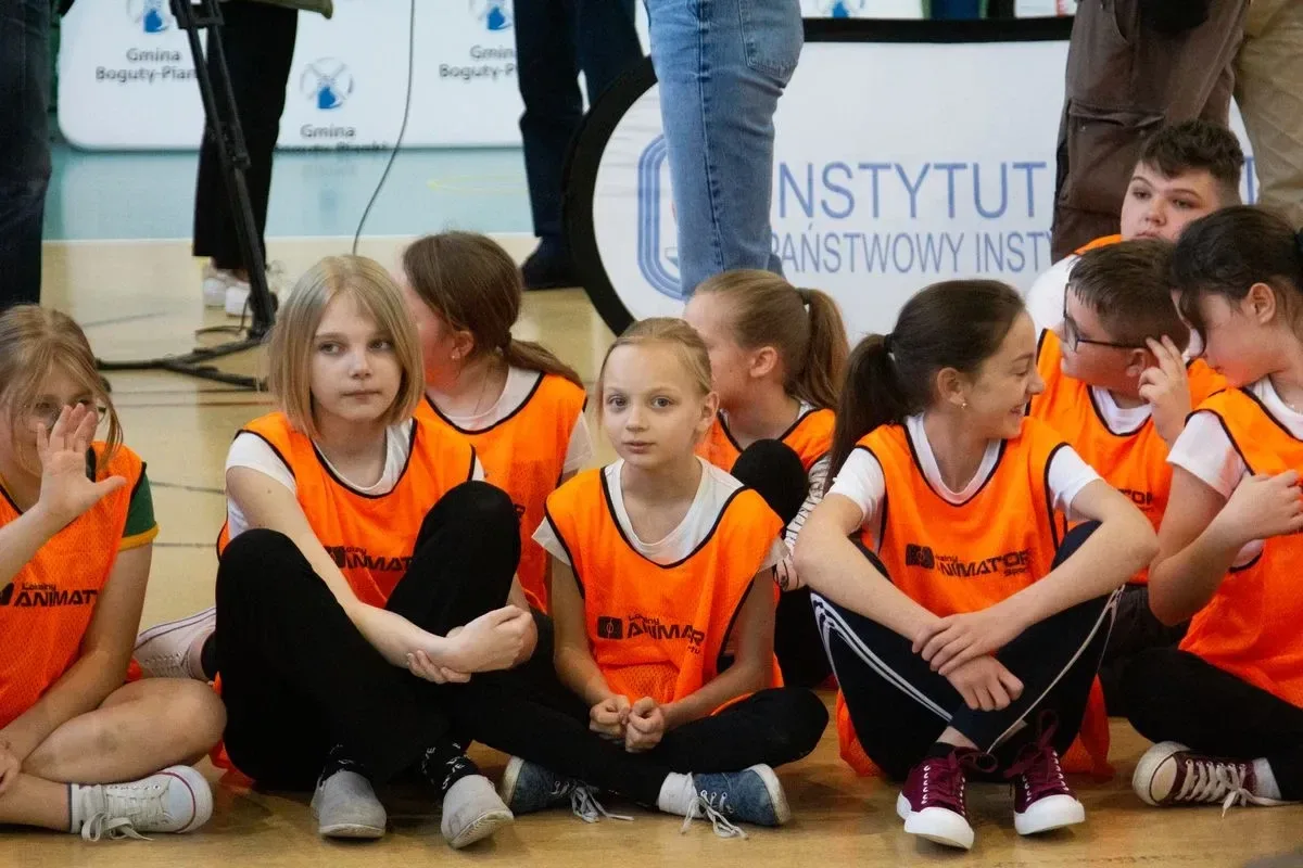 Olimpijscy mistrzowie wśród dzieci. Spotkanie z gwiazdami sportu w Bogutach-Piankach! (zdjęcia)