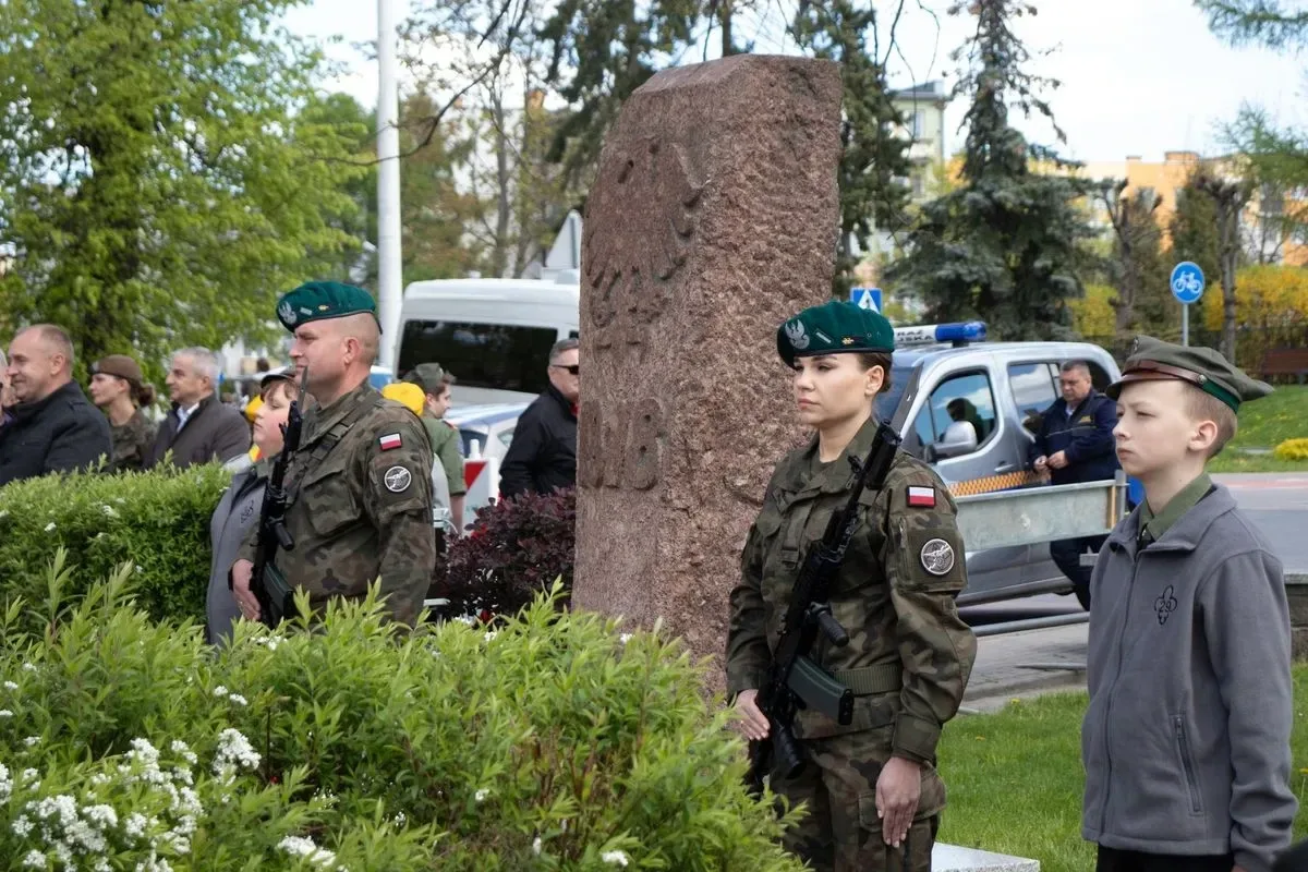 Pamięć o bohaterach - obchody rocznicy uchwalenia Konstytucji 3 maja w Ostrowi Mazowieckiej (zdjęcia)