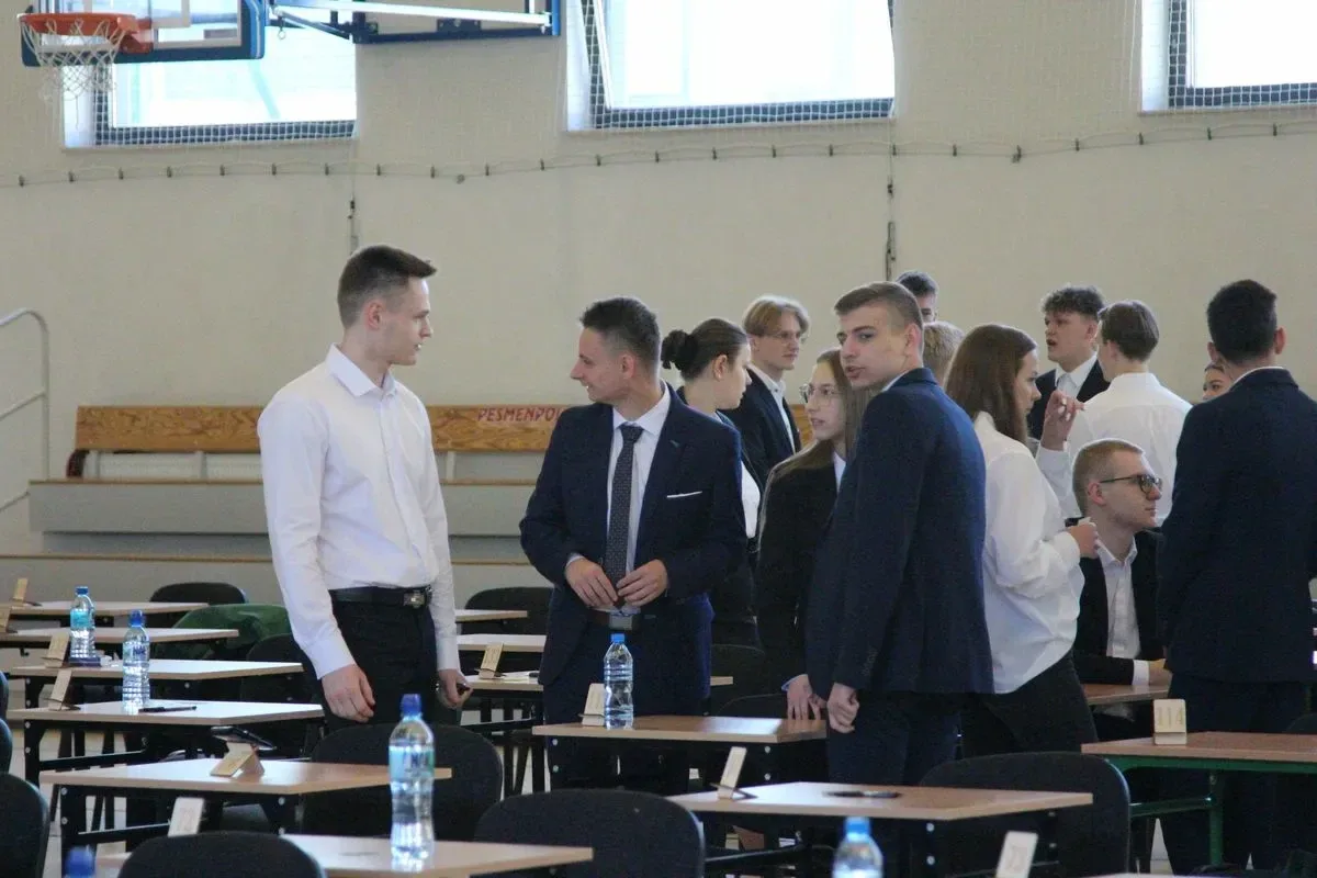Uczniowie "Kopernika" rozpoczęli maraton maturalny (zdjęcia)