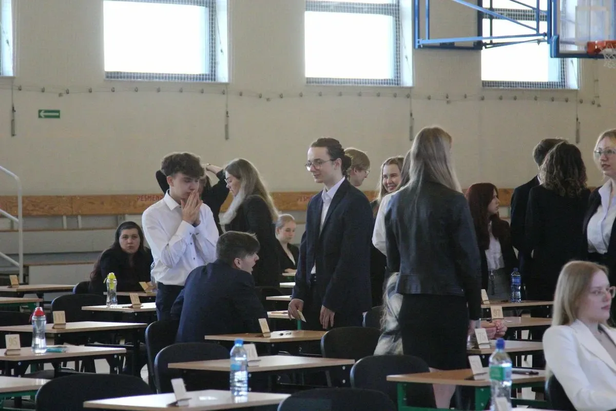 Uczniowie "Kopernika" rozpoczęli maraton maturalny (zdjęcia)