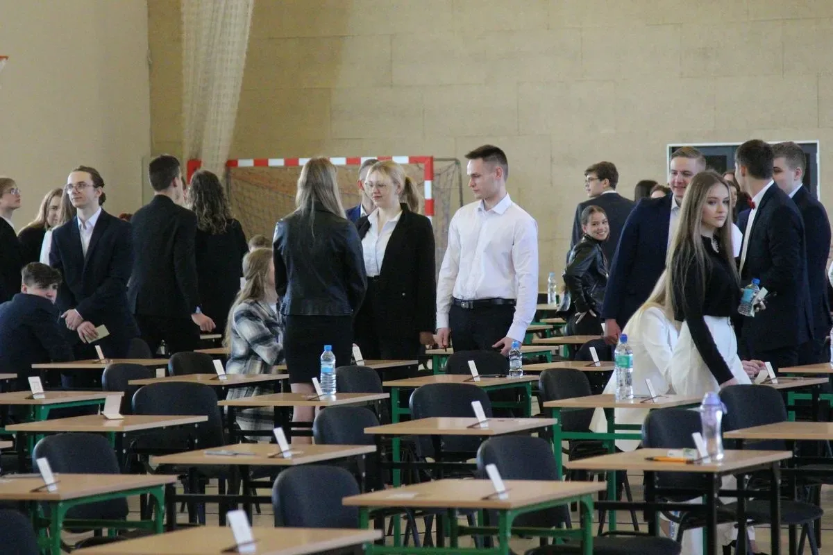 Uczniowie "Kopernika" rozpoczęli maraton maturalny (zdjęcia)