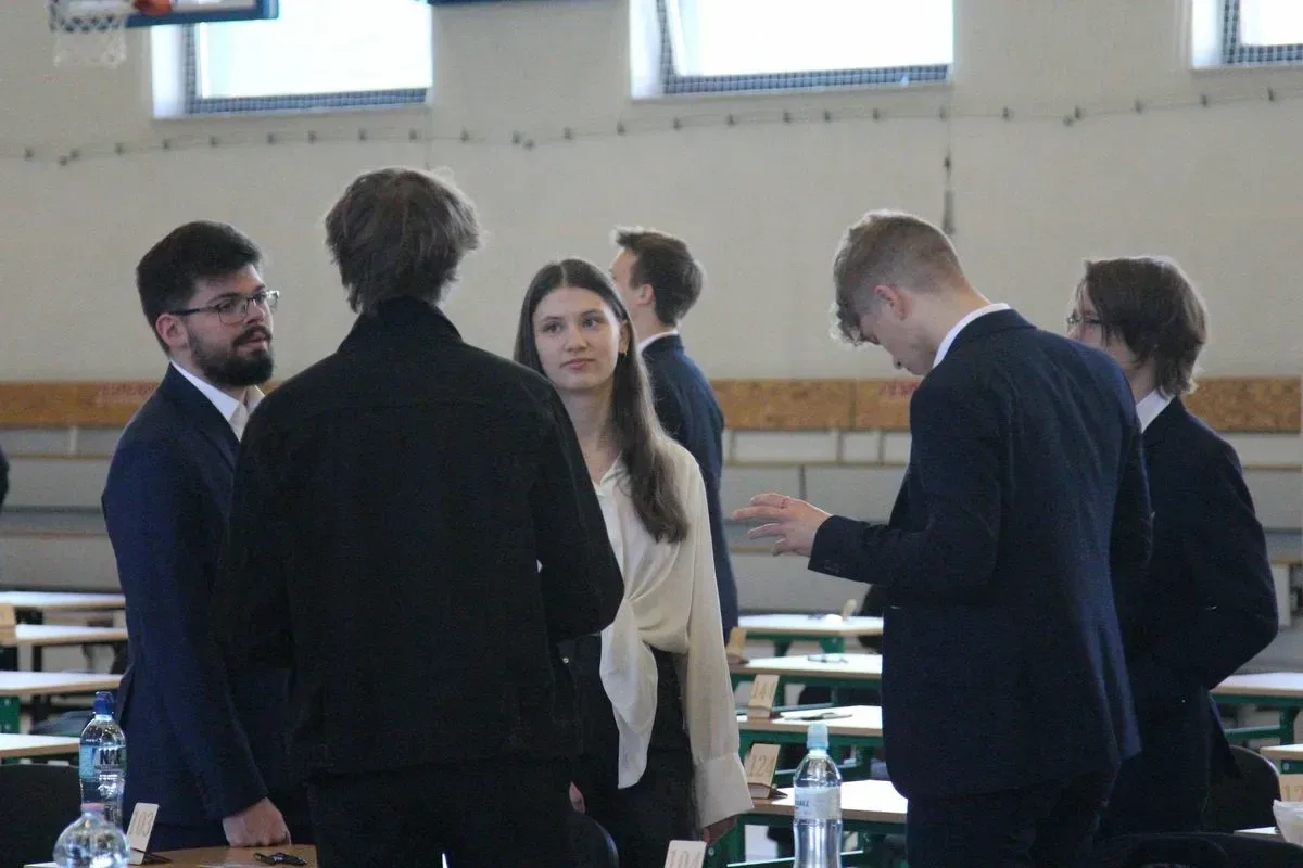 Uczniowie "Kopernika" rozpoczęli maraton maturalny (zdjęcia)