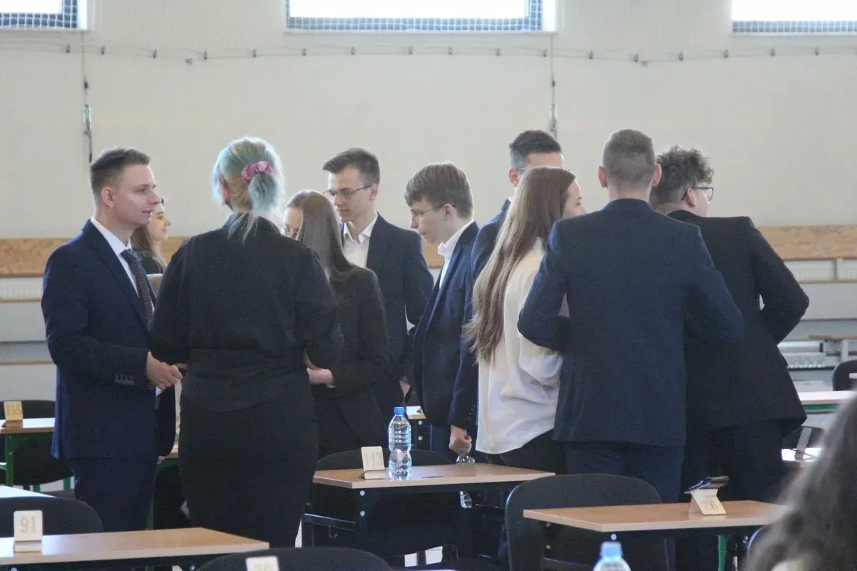 Uczniowie "Kopernika" rozpoczęli maraton maturalny (zdjęcia)