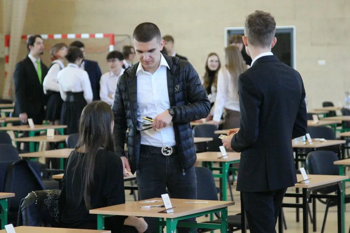 Uczniowie "Kopernika" rozpoczęli maraton maturalny (zdjęcia)
