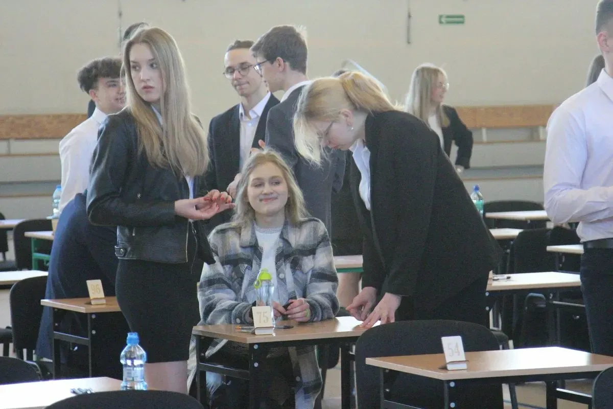 Uczniowie "Kopernika" rozpoczęli maraton maturalny (zdjęcia)