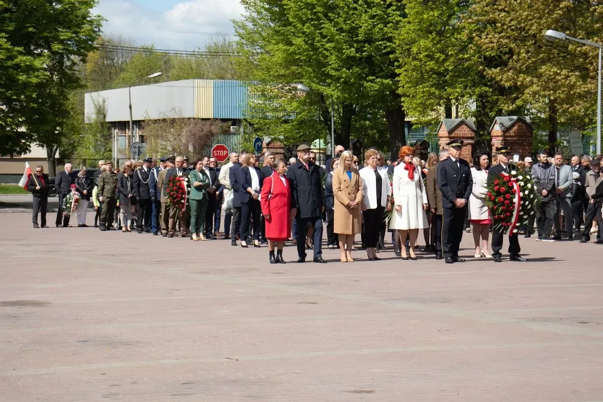 Pamięć o bohaterach - obchody rocznicy uchwalenia Konstytucji 3 maja w Ostrowi Mazowieckiej (zdjęcia)