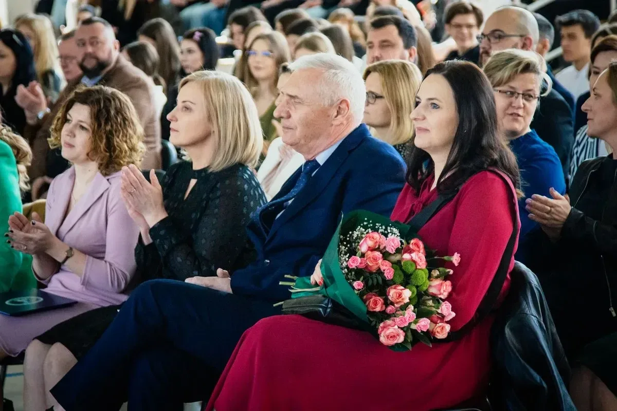 Krok w stronę dorosłości. Uroczyste zakończenie roku szkolnego maturzystów "Kopernika" (zdjęcia)