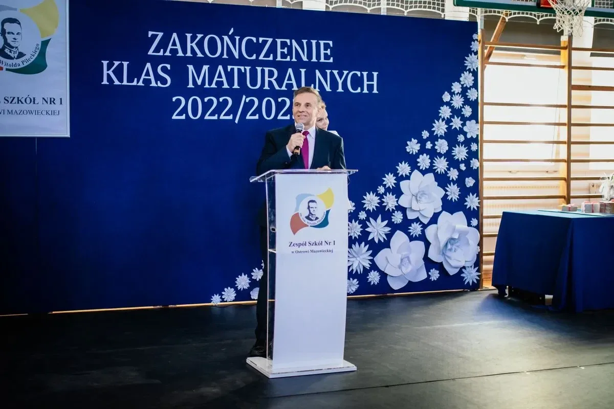 Świadectwa wręczone! Zakończenie roku szkolnego maturzystów z ostrowskiego "Rubinka" (zdjęcia)