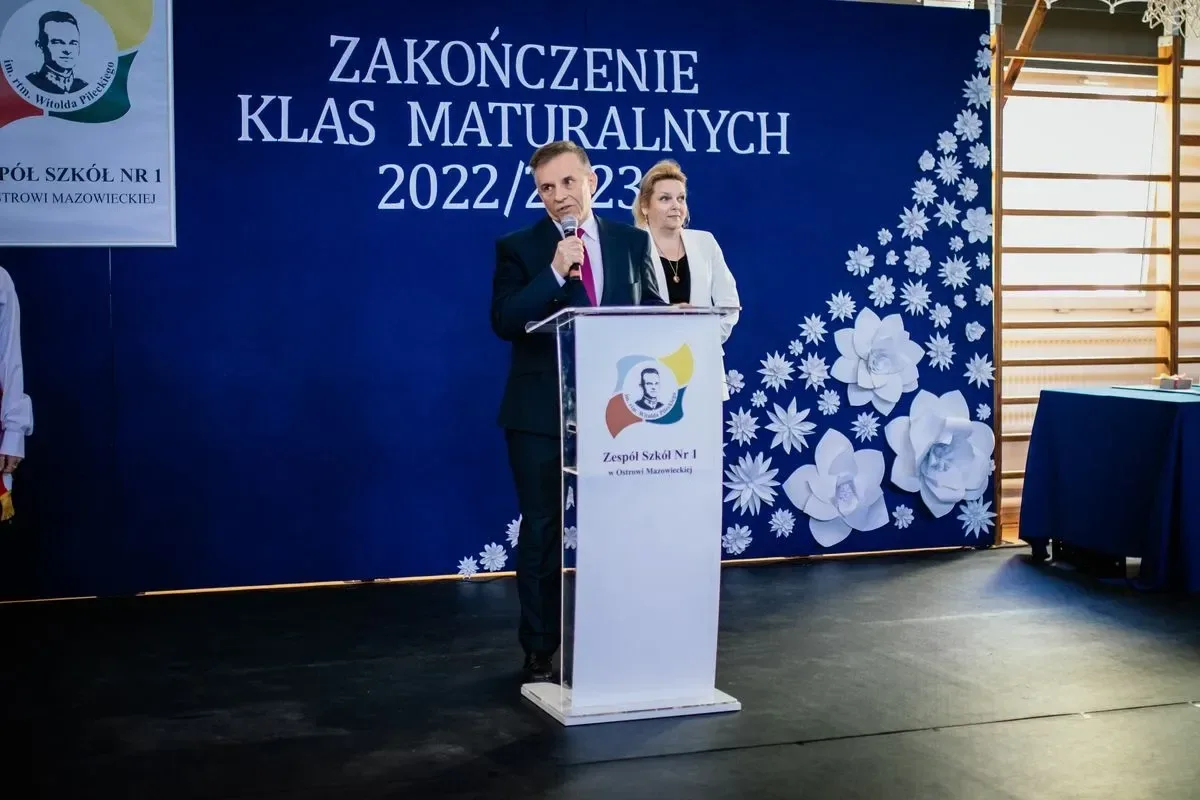 Świadectwa wręczone! Zakończenie roku szkolnego maturzystów z ostrowskiego "Rubinka" (zdjęcia) 