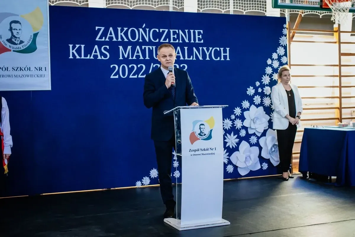 Świadectwa wręczone! Zakończenie roku szkolnego maturzystów z ostrowskiego "Rubinka" (zdjęcia)
