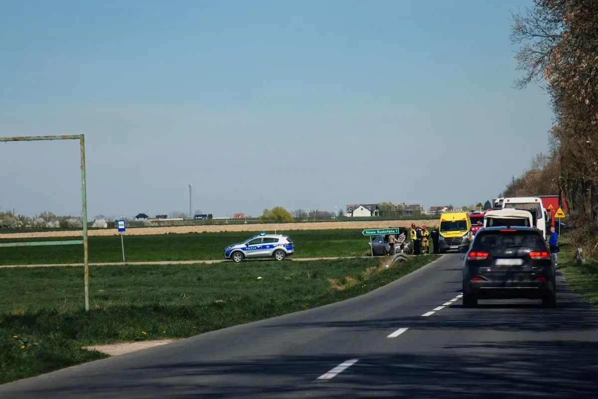 Wypadek drogowy na drodze w pobliżu Andrzejewa. Chaos na drodze i blokada ruchu! (zdjęcia)