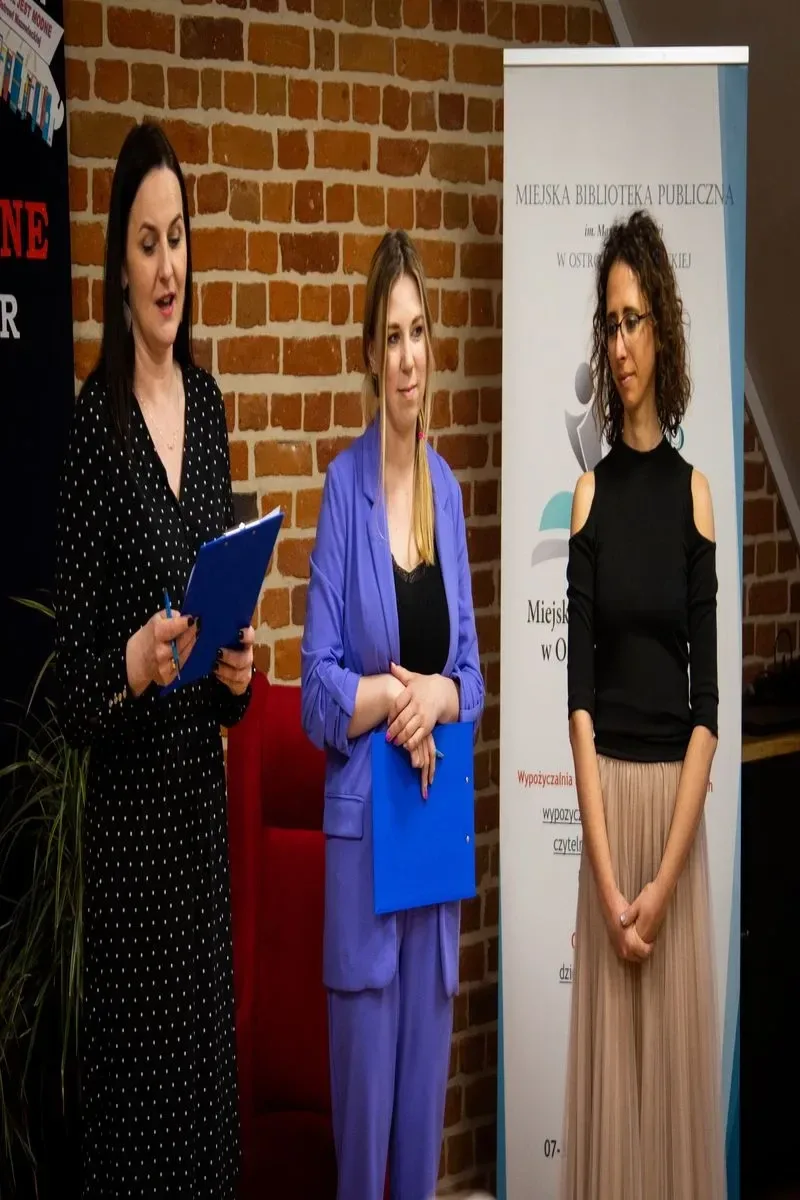Młodzież i dorośli czytają teksty Aleksandra Fredry (zdjęcia, wideo)(nie publikowac)