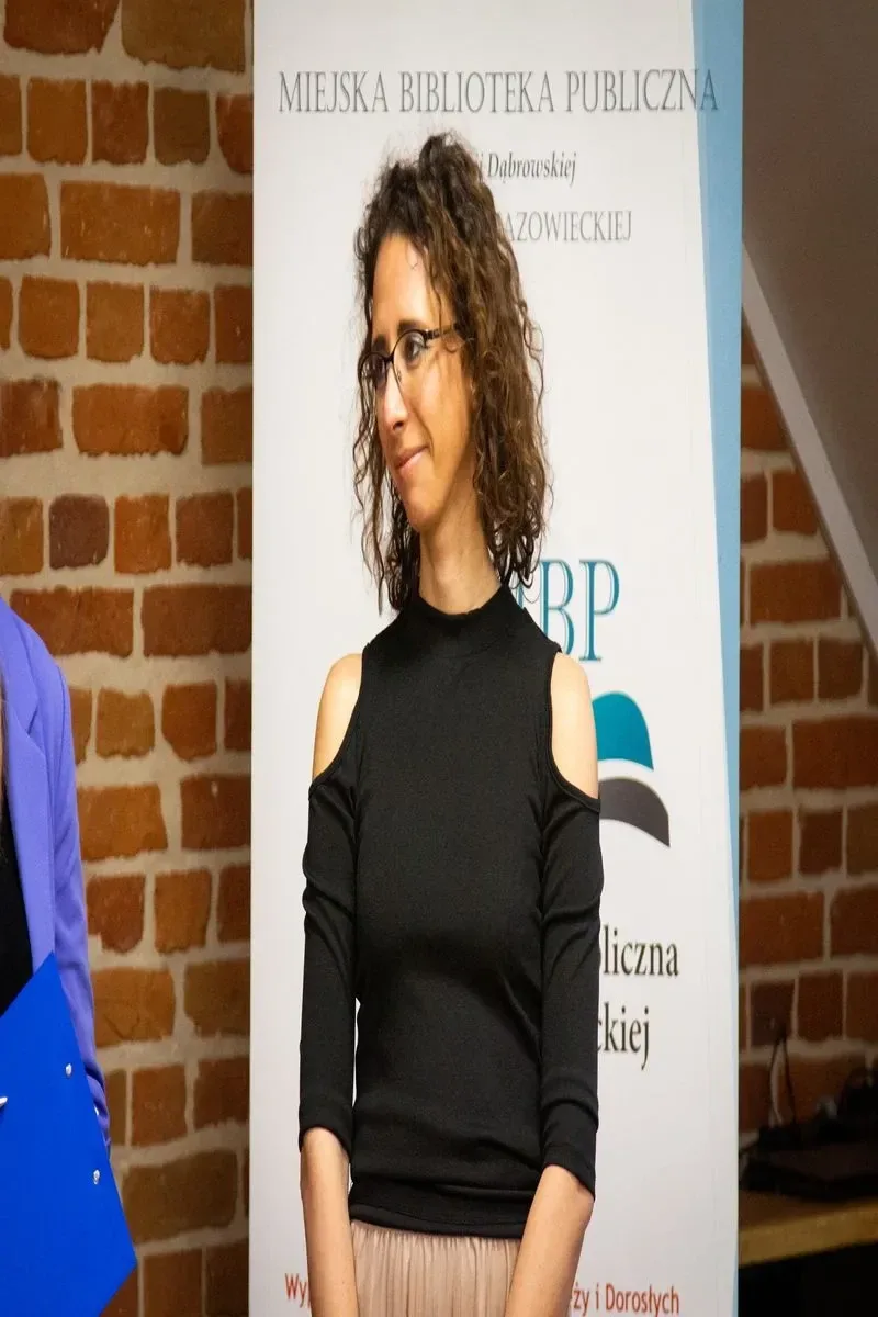 Młodzież i dorośli czytają teksty Aleksandra Fredry (zdjęcia, wideo)(nie publikowac)