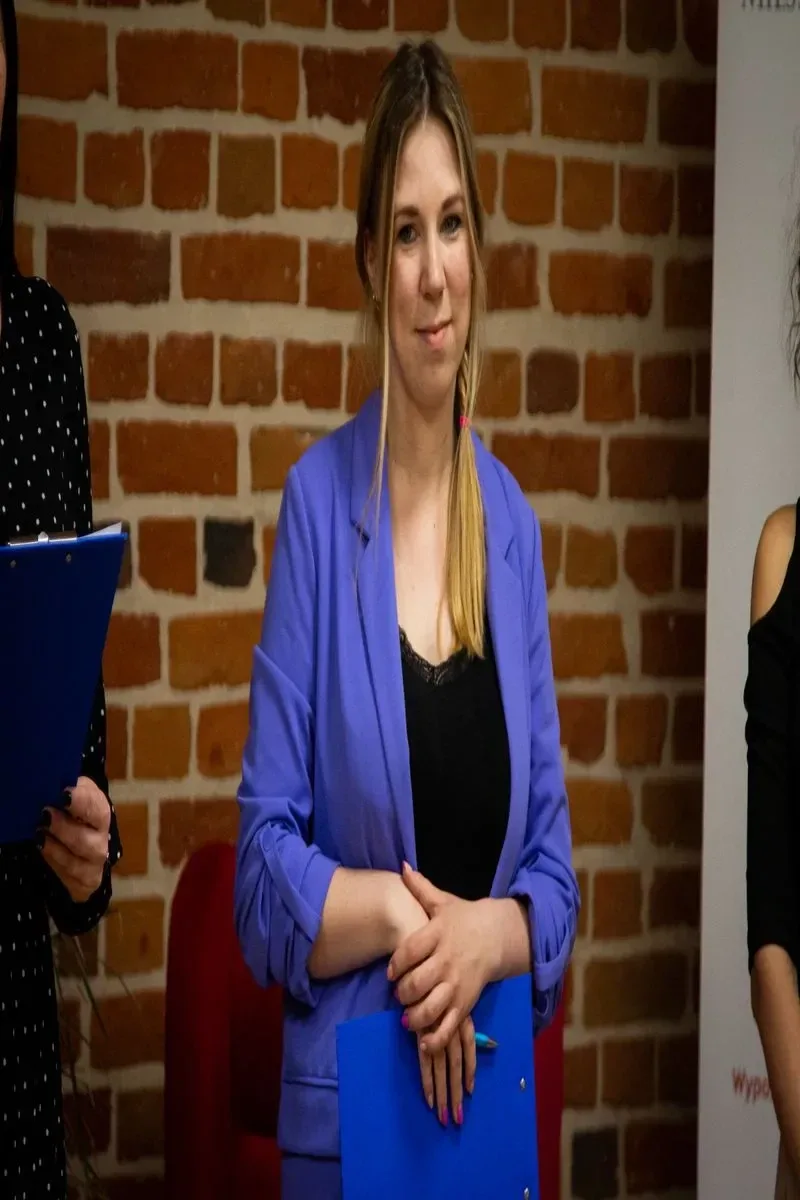 Młodzież i dorośli czytają teksty Aleksandra Fredry (zdjęcia, wideo)(nie publikowac)