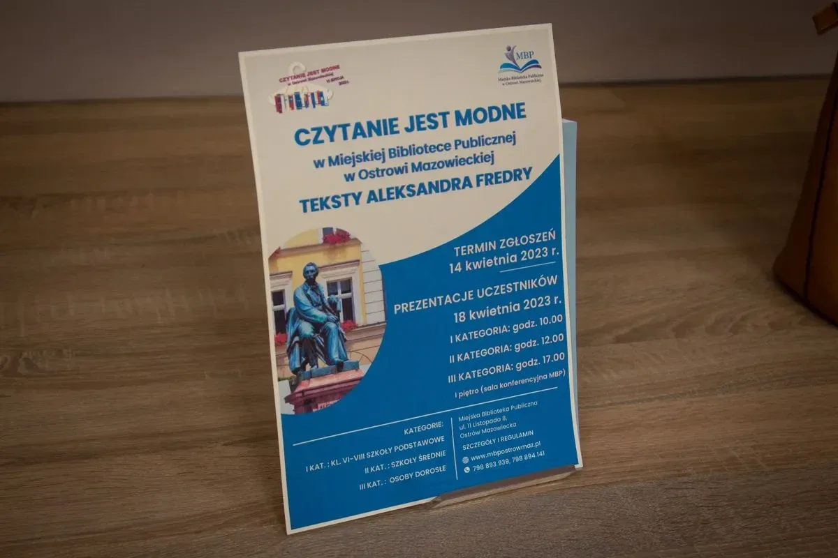 Młodzież i dorośli czytają teksty Aleksandra Fredry (zdjęcia, wideo)(nie publikowac)