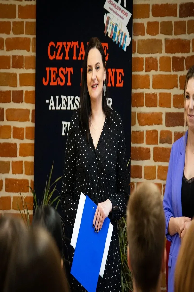 Młodzież i dorośli czytają teksty Aleksandra Fredry (zdjęcia, wideo)(nie publikowac)