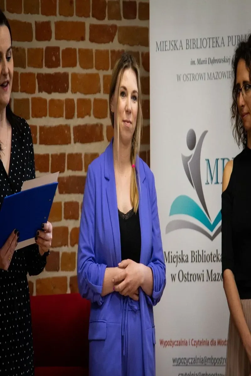 Młodzież i dorośli czytają teksty Aleksandra Fredry (zdjęcia, wideo)(nie publikowac)