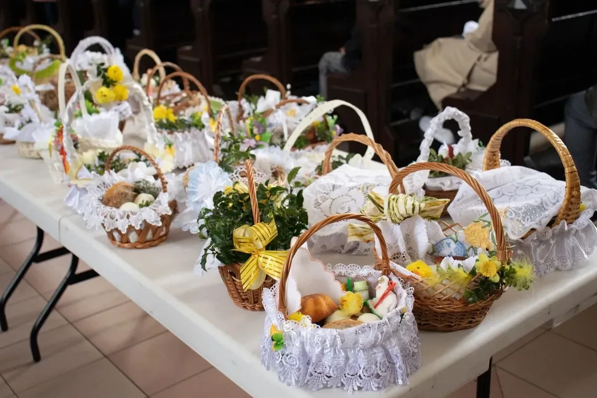 Mieszkańcy Ostrowi Mazowieckiej święcą pokarmy (zdjęcia)