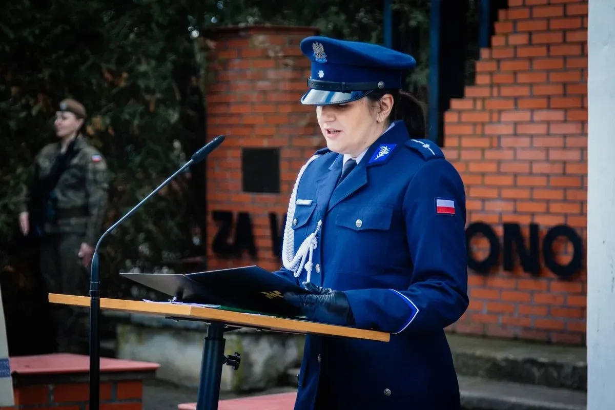 Pamięć o ofiarach - uroczystość upamiętniająca Zbrodnię Katyńską i aresztowanie uczniów Szkoły Handlowej (zdjęcia, wideo)