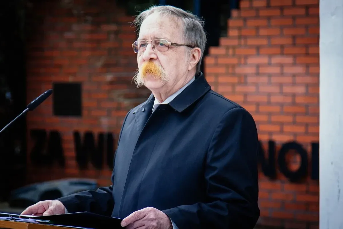 Pamięć o ofiarach - uroczystość upamiętniająca Zbrodnię Katyńską i aresztowanie uczniów Szkoły Handlowej (zdjęcia, wideo)