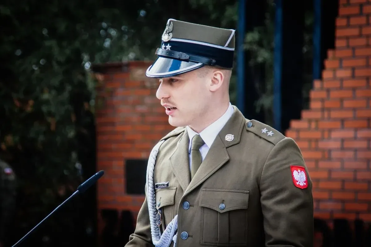 Pamięć o ofiarach - uroczystość upamiętniająca Zbrodnię Katyńską i aresztowanie uczniów Szkoły Handlowej (zdjęcia, wideo)