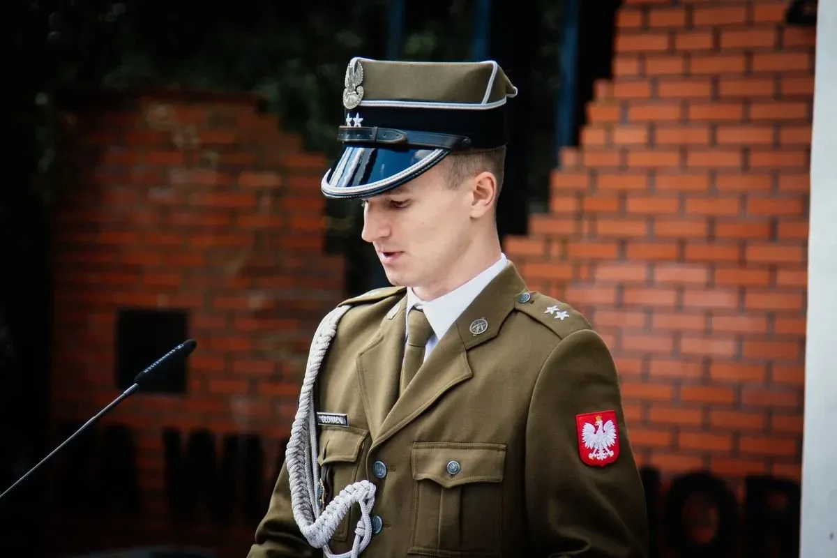Pamięć o ofiarach - uroczystość upamiętniająca Zbrodnię Katyńską i aresztowanie uczniów Szkoły Handlowej (zdjęcia, wideo)