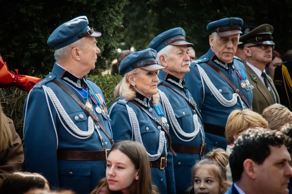 Pamięć o ofiarach - uroczystość upamiętniająca Zbrodnię Katyńską i aresztowanie uczniów Szkoły Handlowej (zdjęcia, wideo)
