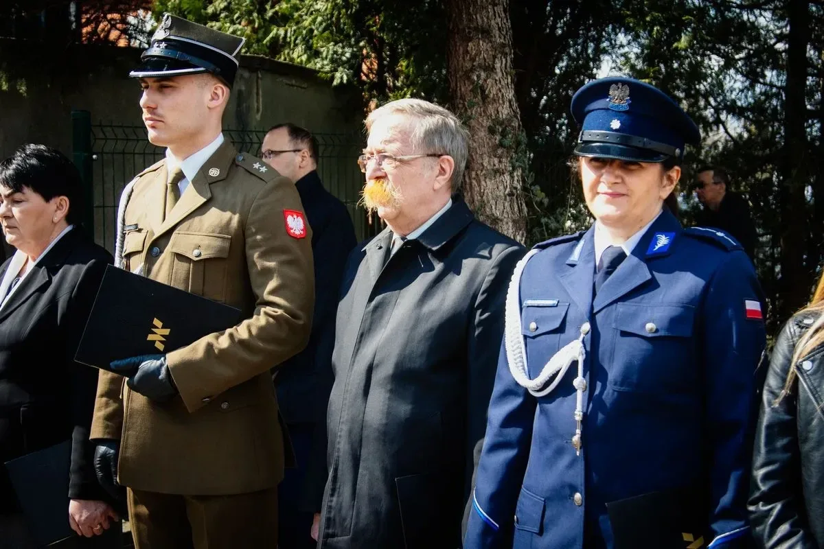 Pamięć o ofiarach - uroczystość upamiętniająca Zbrodnię Katyńską i aresztowanie uczniów Szkoły Handlowej (zdjęcia, wideo)