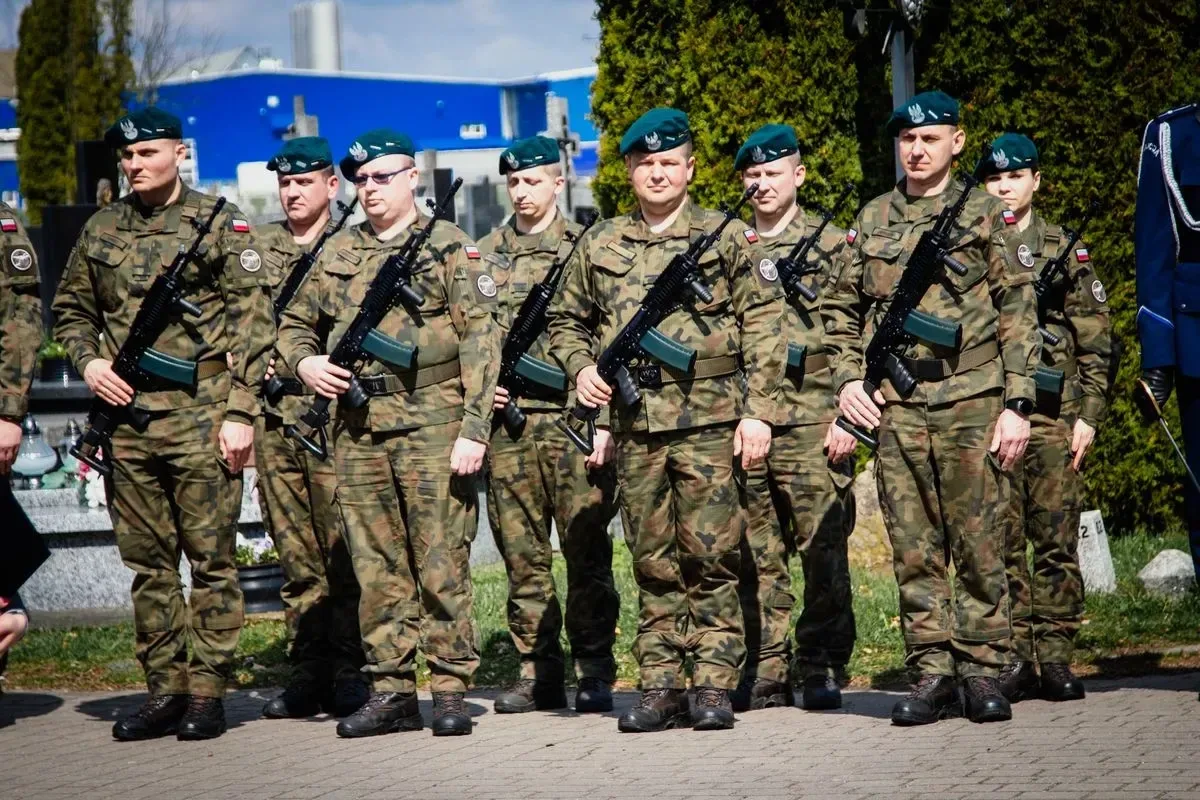 Pamięć o ofiarach - uroczystość upamiętniająca Zbrodnię Katyńską i aresztowanie uczniów Szkoły Handlowej (zdjęcia, wideo)
