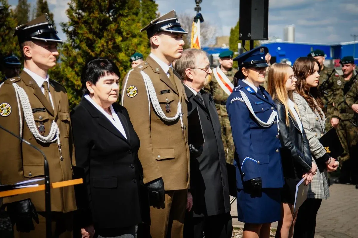 Pamięć o ofiarach - uroczystość upamiętniająca Zbrodnię Katyńską i aresztowanie uczniów Szkoły Handlowej (zdjęcia, wideo)