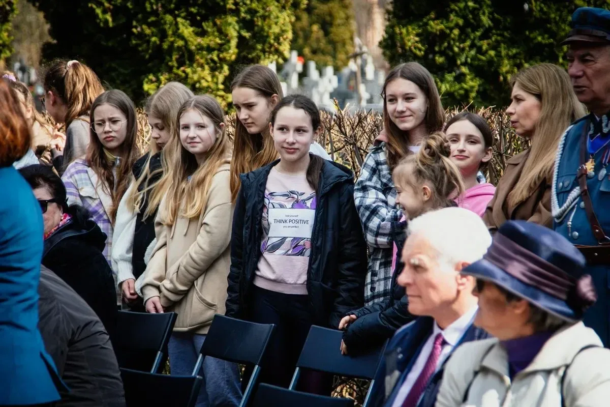Pamięć o ofiarach - uroczystość upamiętniająca Zbrodnię Katyńską i aresztowanie uczniów Szkoły Handlowej (zdjęcia, wideo)