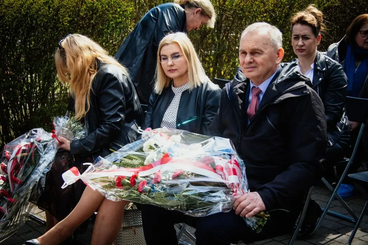 Pamięć o ofiarach - uroczystość upamiętniająca Zbrodnię Katyńską i aresztowanie uczniów Szkoły Handlowej (zdjęcia, wideo)