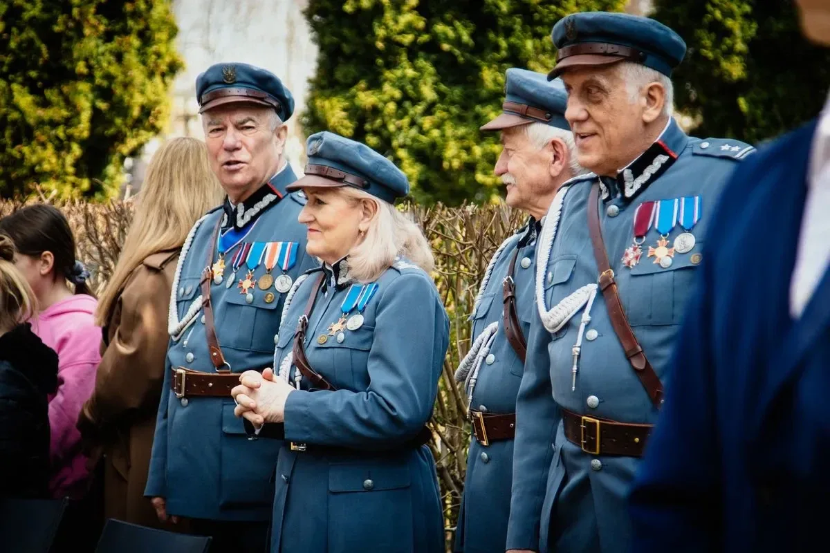 Pamięć o ofiarach - uroczystość upamiętniająca Zbrodnię Katyńską i aresztowanie uczniów Szkoły Handlowej (zdjęcia, wideo)