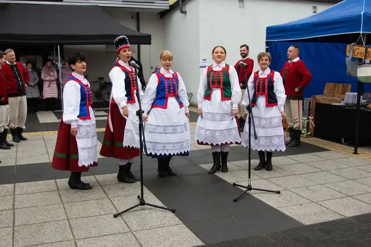 Jarmark Wielkanocny w Ostrowi Mazowieckiej – pyszne smaki i wspaniała zabawa! (zdjęcia, wideo)