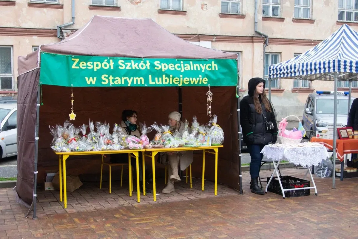 Jarmark Wielkanocny w Ostrowi Mazowieckiej – pyszne smaki i wspaniała zabawa! (zdjęcia, wideo)