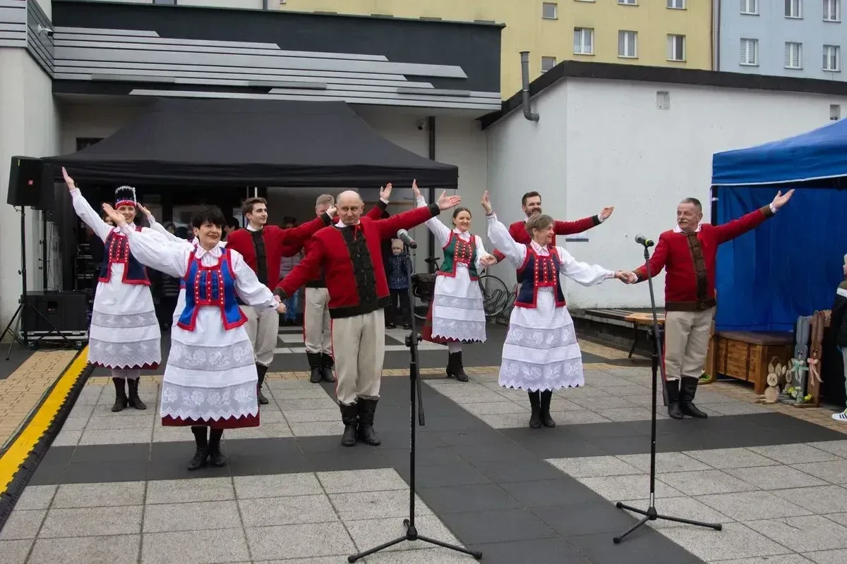 Jarmark Wielkanocny w Ostrowi Mazowieckiej – pyszne smaki i wspaniała zabawa! (zdjęcia, wideo)