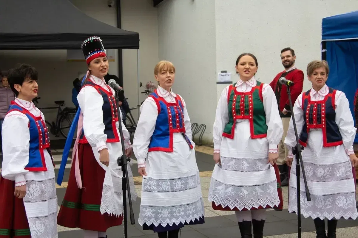 Jarmark Wielkanocny w Ostrowi Mazowieckiej – pyszne smaki i wspaniała zabawa! (zdjęcia, wideo)