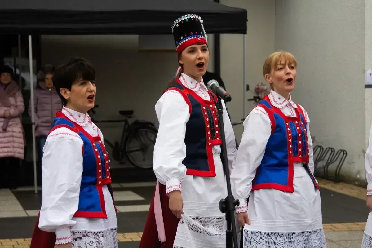Jarmark Wielkanocny w Ostrowi Mazowieckiej – pyszne smaki i wspaniała zabawa! (zdjęcia, wideo)