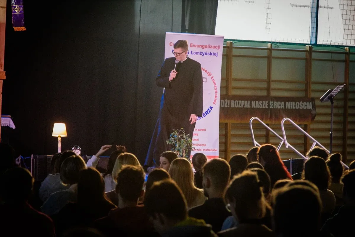 Młodzież z Ostrowi Mazowieckiej na rekolekcjach - w poszukiwaniu duchowej i moralnej mądrości (zdjęcia)