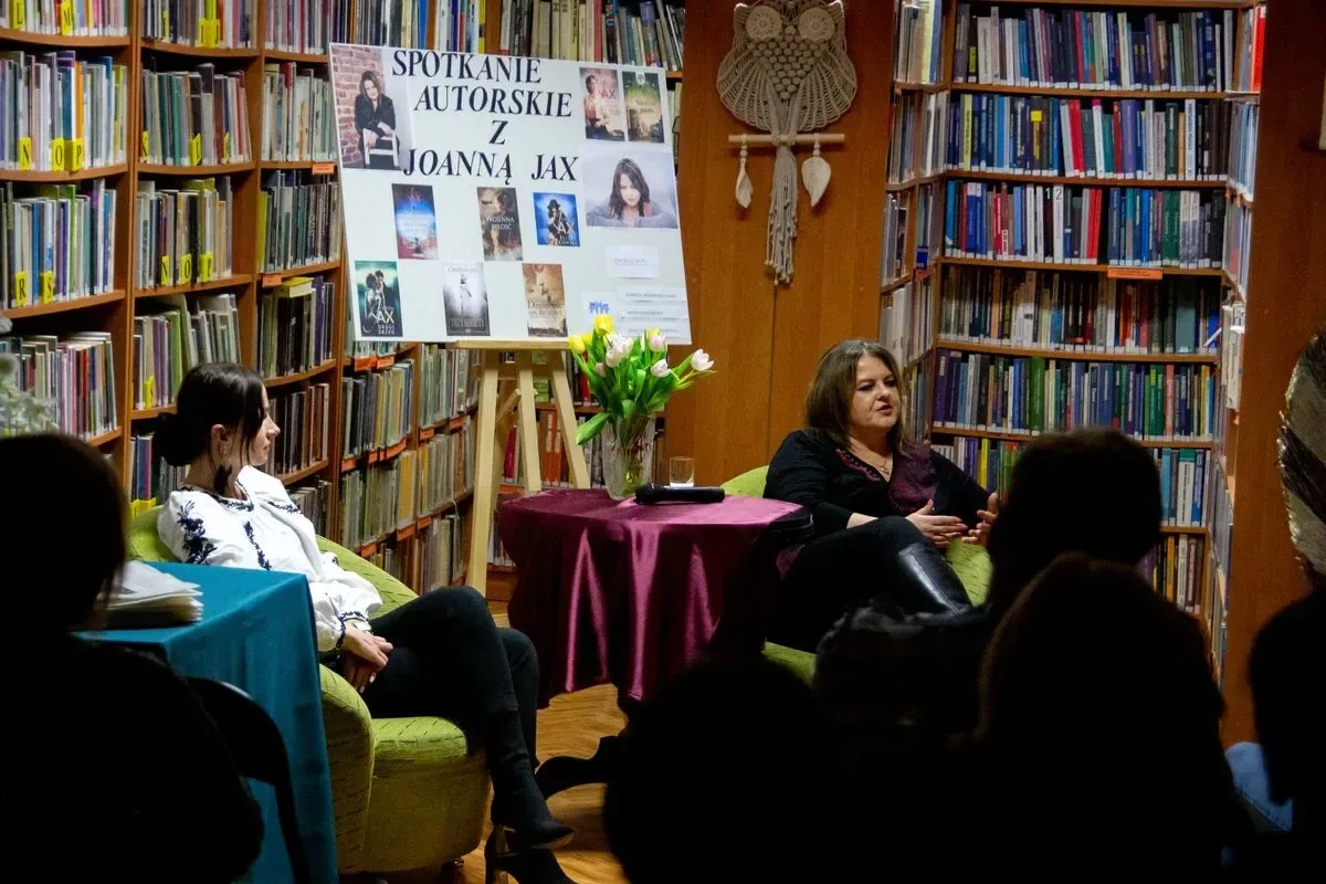 Joanna Jax w Małkini Górnej - spotkanie z popularną autorką powieści obyczajowo-historycznych (zdjęcia)