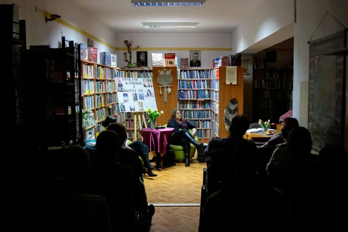 Joanna Jax w Małkini Górnej - spotkanie z popularną autorką powieści obyczajowo-historycznych (zdjęcia)