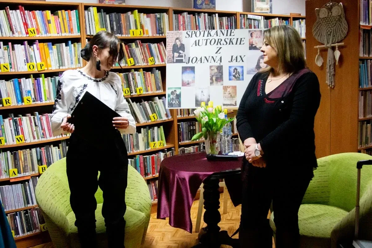 Joanna Jax w Małkini Górnej - spotkanie z popularną autorką powieści obyczajowo-historycznych (zdjęcia)