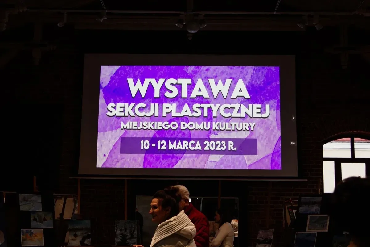 Piękno sztuki w Ostrowi Mazowieckiej: Wystawa Pracowni Plastycznej otwarta! (zdjęcia)