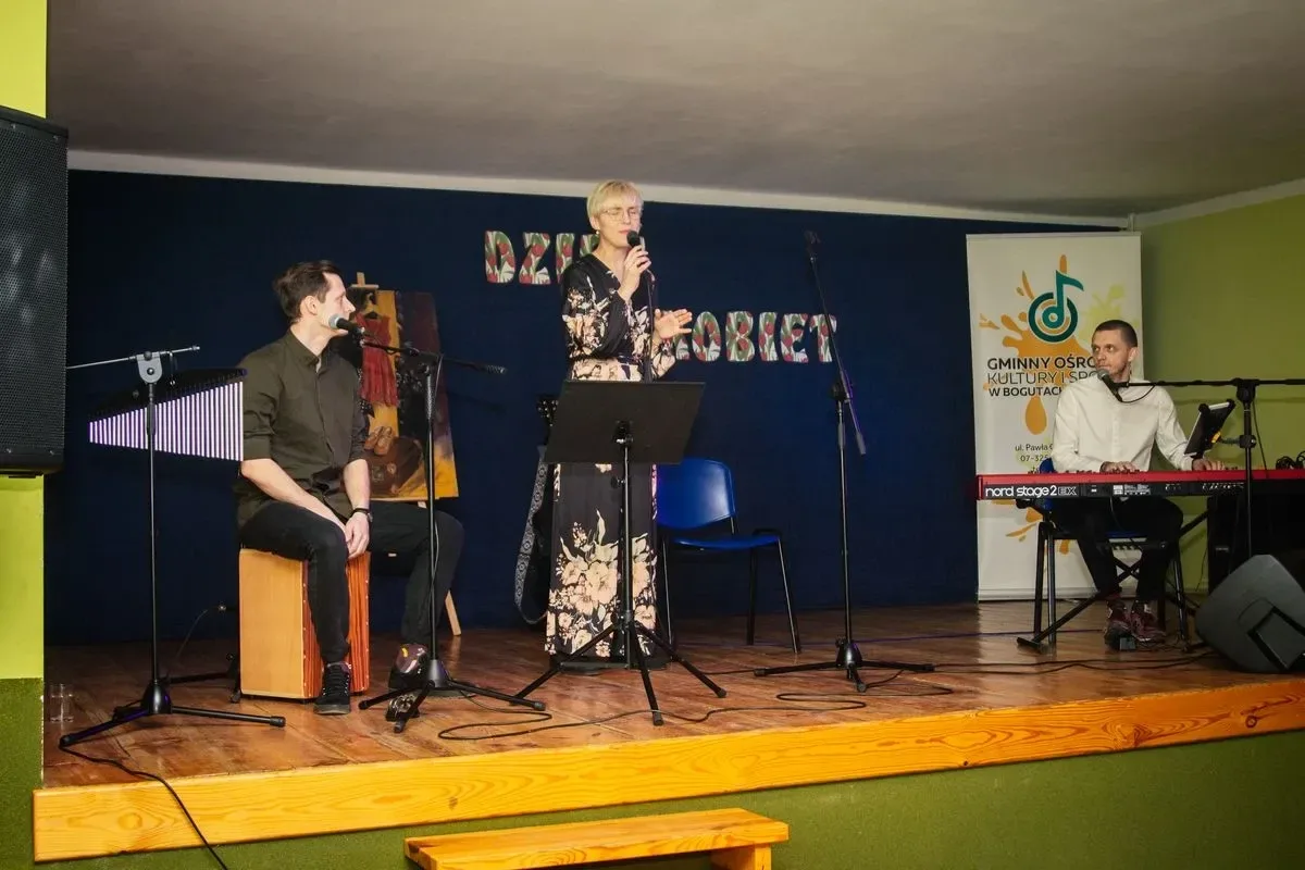 Trio "W Dobrym Tonie" zagrało koncert z okazji Dnia Kobiet w Bogutach-Piankach! (zdjęcia)